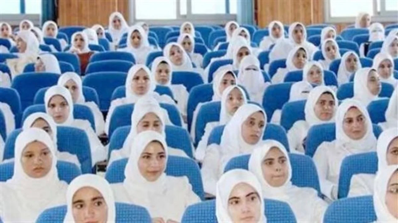 مستندات حيوية.. التقديم في مدارس التمريض للحصول على فرصة مميزة